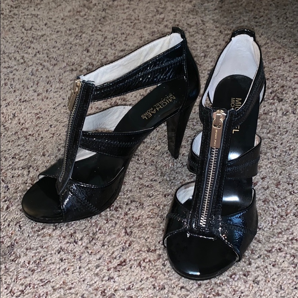 Michael Kors black heels. Leather.